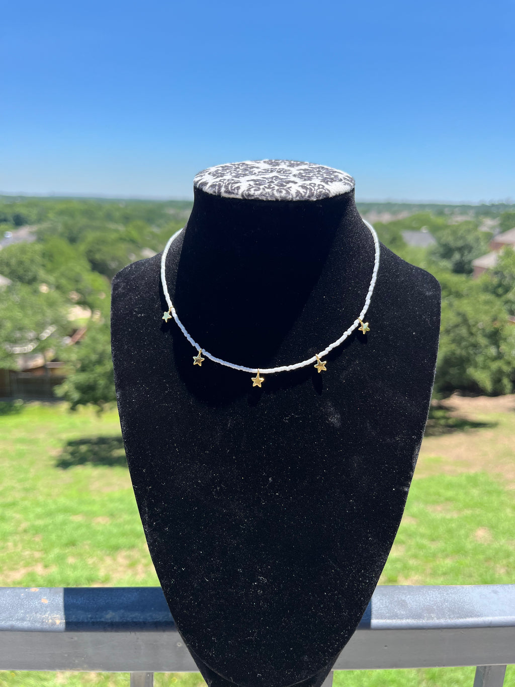 Light Gray Star choker ￼